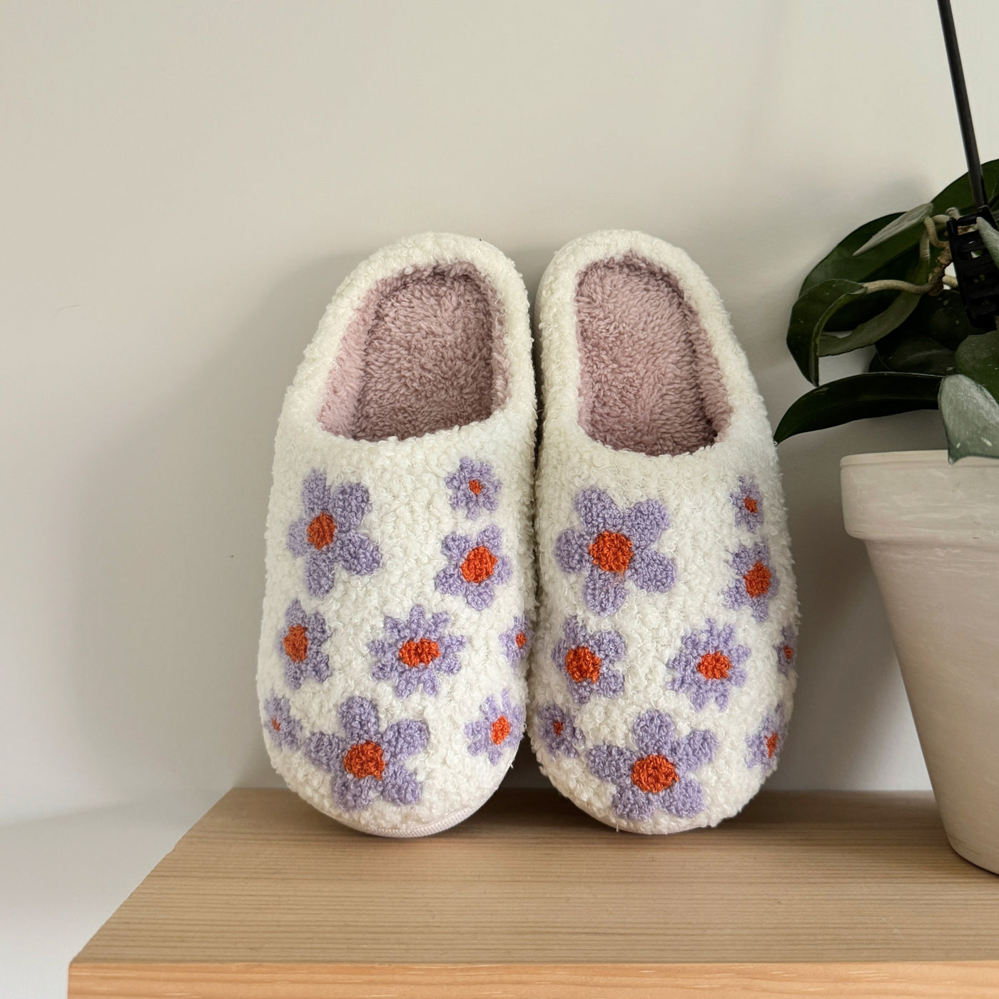 Chaussons à enfiler à fleurs violettes